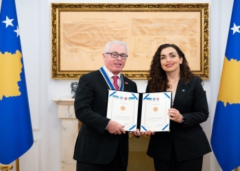 `Urdhri i Lirisë` për Harry Bajraktarin, Osmani: Ai ka ndërtuar ura të rëndësishme bashkëpunimi me Shtëpinë e Bardhë,