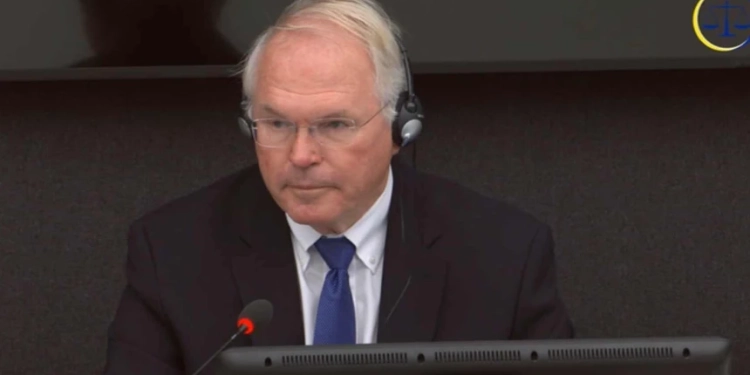 Hilll flet për Kosovën në dëshminë e tij në Hagë: Ishte një temë shumë e madhe brenda Ballkanit, shumë e rëndësishme