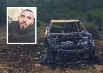 Nuk përballoi dot humbjen e djalit, nëna e 27-vjeçarit shqiptar që u gjet i djegur në Greqi pëson arrest-kardiak dhe ndërron jetë