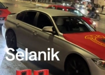 Mediat greke: Shqiptarët “ndezën” rrugët e Selanikut për 28- Nëntorin, festuan me flamuj kuq e zi dhe të UÇK-së