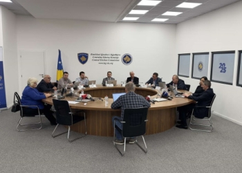 KQZ: Deri në orën 15:00 kanë votuar 273 mijë e 666 qytetarë, apo 20.78% e votuesve me të drejtë vote