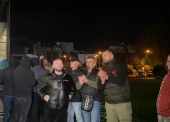 Hajnat në burg, thirrjet e qytetarëve të mbledhur jashtë QKN-së në Mitrovicë
