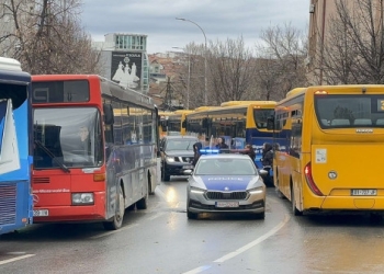 ​“Bllokohet Prishtina me autobusë”, qytetarët mbesin pa transport publik