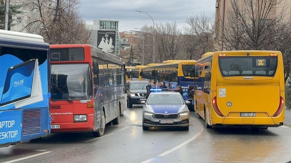 “Bllokohet Prishtina me autobusë”, qytetarët mbesin pa transport publik