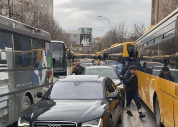 Transporti publik paralizohet — punëtorët kërkojnë reagim urgjent nga Rama