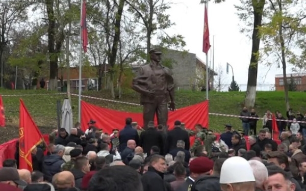 ​Kemi një komb, shokët e luftës së Tahir Sinanit përkujtojnë kontributin e tij atdhetar