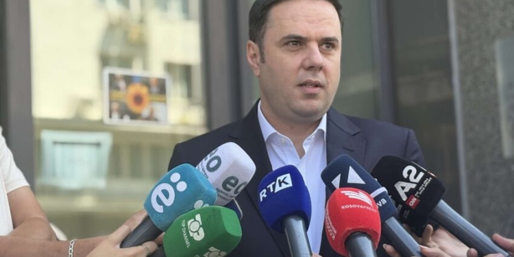 Ndërprerja e transportit urban, Abdixhiku: Mesazhin e Prishtinës nuk e paskan të qartë, do e marrin me 28 dhjetor sërish