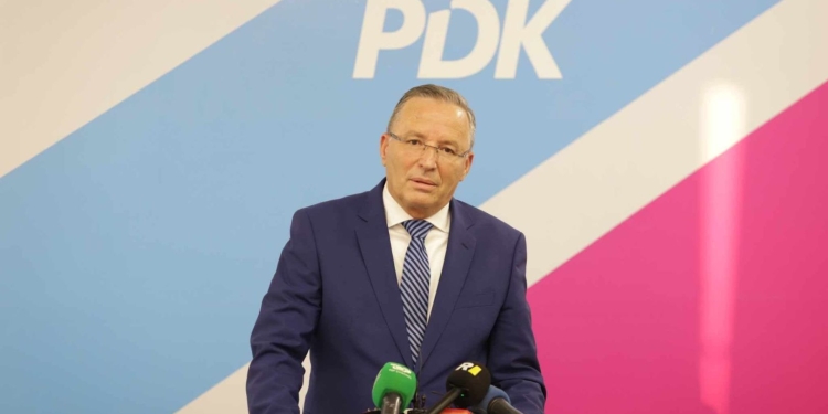 Hamza fton mërgimtarët të regjistrohen për të votuar në zgjedhjet e 28 dhjetorit