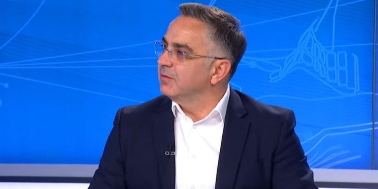 Tahiri: Ekonomia dhe paratë e Kosovës janë bllokuar