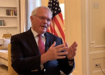 Sot nis dëshmia e Christopher Hill