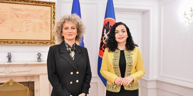 Kadaj-Bujupi i reagon Hykmete Bajramit: Mos u ankoni për rezultate pastaj, nëse filloni beteja me presidenten