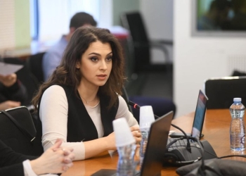 Rrëfimi i Muratit për bisedat me zyrtarët e BE-së, Kica-Xhelili i reagon: A iu tregove që krenoheni kur e shkelni Kushtetutën?
