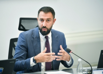 Ministri kapadai i Kurtit vendosi dorën në armë -Për çka po hetohet Elbert Krasniqi?