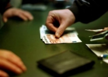 Bizneset në grackën e fajdeve: Pse qytetarët i drejtohen huadhënësve ilegalë?