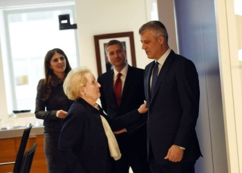 Vlora Çitaku citon dëshminë e Hillit: I vetmi njeri që më ka thënë se Hashim Thaçi po i thenë ligjet ishte Milosheviqi!