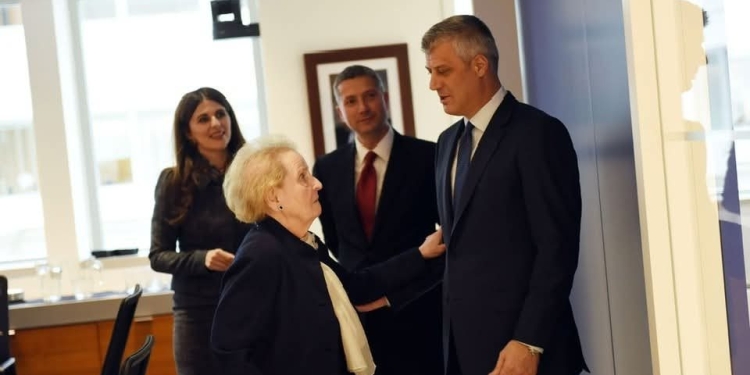 Vlora Çitaku citon dëshminë e Hillit: I vetmi njeri që më ka thënë se Hashim Thaçi po i thenë ligjet ishte Milosheviqi!