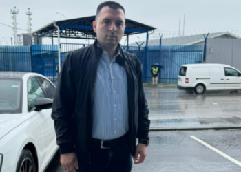 “Nëntorët e ardhshëm bashkarisht”, djali i Fadil Fazliut uron babain për Ditën e Flamurit