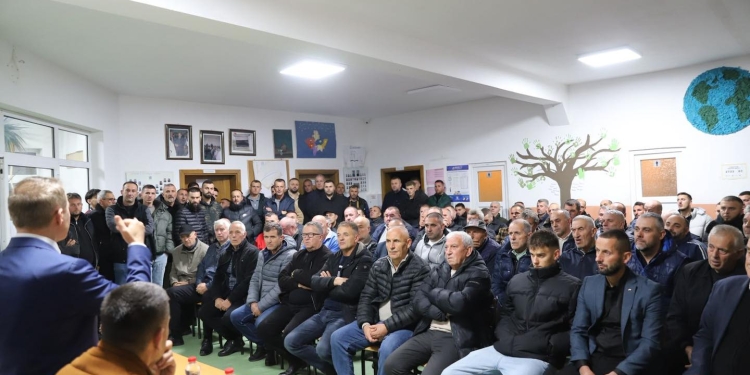 Ferit Idrizi merr mbështetje të madhe në Reznik: Planet tona për Vushtrrinë do t’i jetësojmë nga e hëna