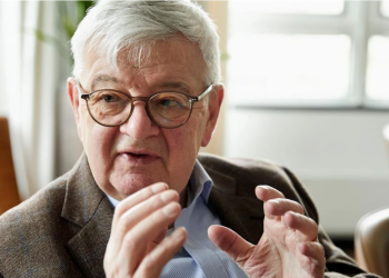 Joschka Fischer mbi ndërhyrjen e NATO-s në Kosovë: Duhet t’i përkrahësh ata që luftojnë për lirinë dhe pavarësinë e tyre