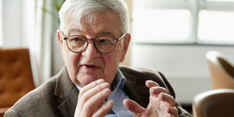 Joschka Fischer mbi ndërhyrjen e NATO-s në Kosovë: Duhet t’i përkrahësh ata që luftojnë për lirinë dhe pavarësinë e tyre