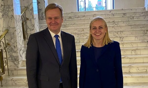 Sorensen takohet me kryediplomaten finlandeze, thotë se diskutuan në “detaje” për dialogun Kosovë-Serbi
