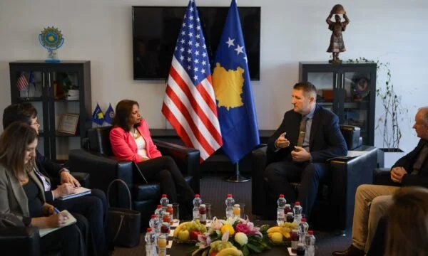 Prattipati takon drejtorin e Doganës: Mirëpres përpjekjet që forcojnë tregtinë mes dy vendeve dhe rritjen ekonomike