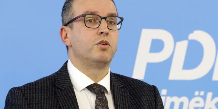 Gjoshi i PDK’së: Mitrovica më 2010-ën shkoi në rivotim për mungesë të baterive të llambave ultravjollcë