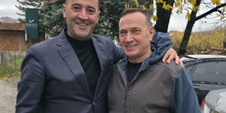 Koloneli i FSK-së në pension aderon në AAK
