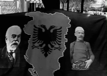 Konfiskimi i flamurit dhe arrestimi i të riut nga policia serbe ndezin debat për të drejtat e shqiptarëve në vitin 2025