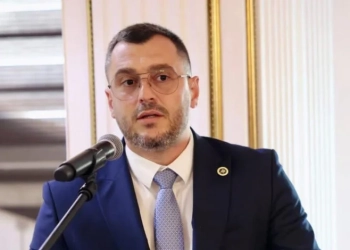 Krasniqi nga AAK pro koalicionit me VV-në: Të shmangen zgjedhjet e jashëzakonshme