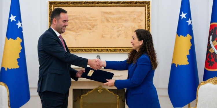 Askush nuk beson në formimin e qeverisë “Konjufca 1”, përveç presidentes Osmani