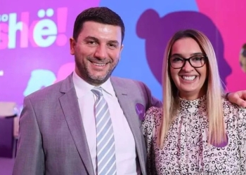 Reagon gruaja e Memli Krasniqit pas dorëheqjes së tij nga posti i drejtuesit të PDK-së