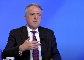 Hamiti: Kosova duhet të dalë nga kurthi i Kurtit