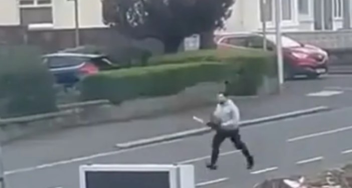 Ndoqi policët me sharrë elektrike, shpallet fajtor shqiptari në Britani