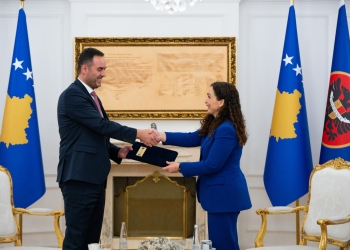 Presidenca publikon një foto me mandatarin dhe Osmanin, e mbishkruan “suksese z. Konjufca”