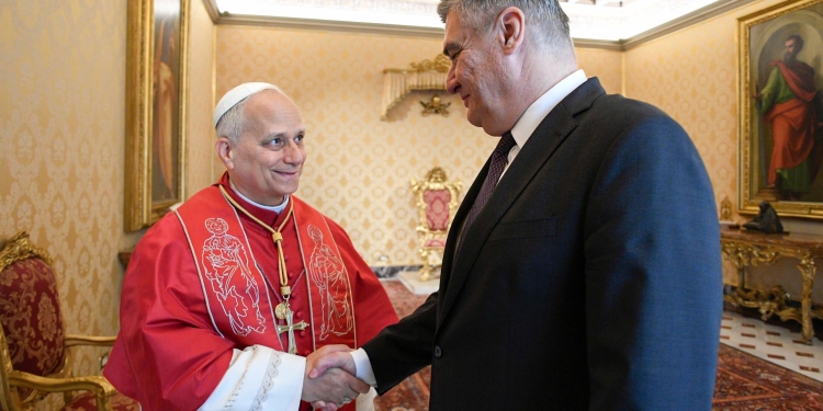 Presidenti kroat pas takimeve me Papën dhe Sekretarin e Vatikanit: Kudo që shkoj e kërkoj njohjen e Kosovës