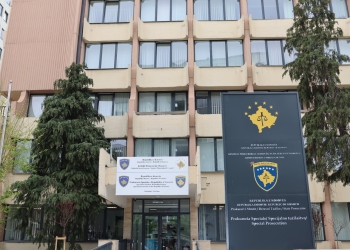 Përfitoi gati gjysmë milioni euro nga tri banesa dhe s’i shiti- Prokuroria Speciale ngre aktakuzë ndaj tre personave