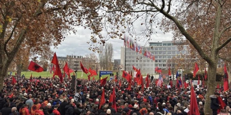 Protesta në Strasburg, OVL e UÇK’së falënderon pjesëmarrësit dhe ata që s’kanë mundur të shkojnë
