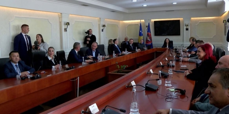 Kurti kërkon kohë, opozita do zgjedhje, presidentja Osmani kërkon zgjatje të afatit për buxhetin e ri deri në muajin mars