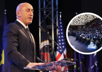 Haradinaj nga fushata përmbyllëse e Ardian Gjinit në Gjakovë: Me lehtësinë më të madhe them se është kryetar kampion