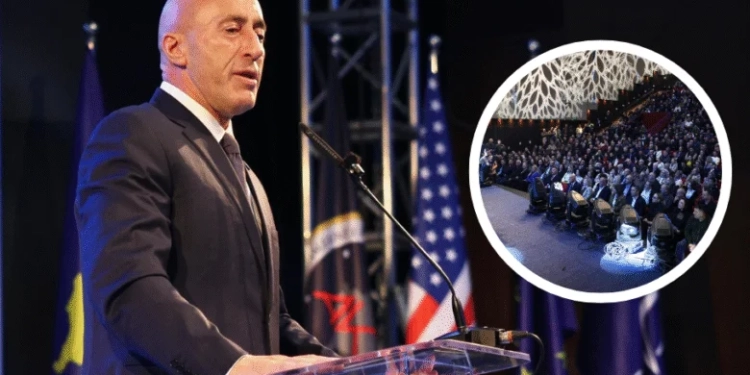 Haradinaj nga fushata përmbyllëse e Ardian Gjinit në Gjakovë: Me lehtësinë më të madhe them se është kryetar kampion