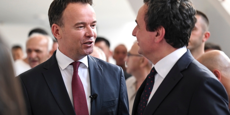 VV’ja në Mitrovicë i hakmerret LDK’së pas koalicionit me PDK’në, ia rrëmben një “kuadro”