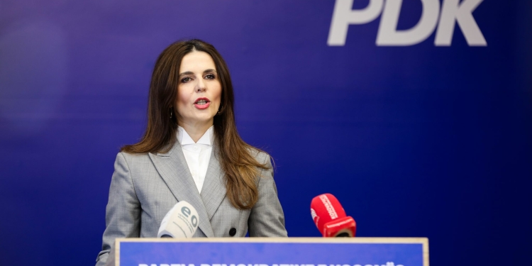 Çitaku kritikon Haxhiun: E turpshme, guxojë t’i thotë mbesës së heronjve se është në koordinim me Listën Serbe