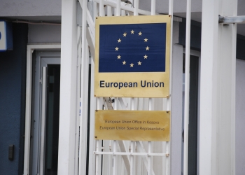 Zyra e BE-së në Kosovë për therjen me thikë të zyrtarit në Gjakovë: Jemi të shokuar – hetimi po vazhdon