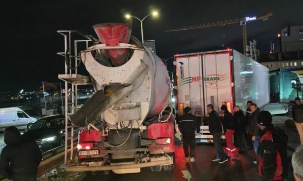Aksident në Hajvali, krijohen kolona në trafik