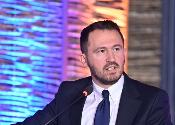 100 euro para balotazhit për studentët, Albert Krasniqi: Lëmoshë që jepet në prag të fushatës