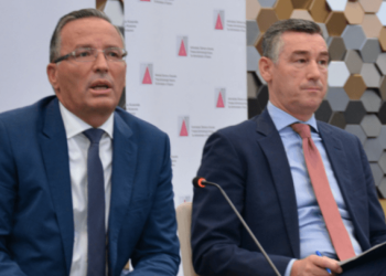 Pas djalit të Hashim Thaçit, tash edhe djali i Kadri Veselit tregon besimin e tij në Bedri Hamzën