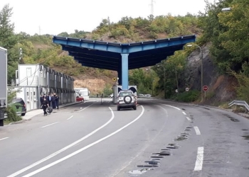 Arrestohet një polic i Serbisë në Jarinje, i konfiskohen fishekë dhe para
