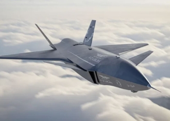 Avioni ajror turk pa pilot bëhet droni i parë në botë që qëllon raketa ajër-ajër