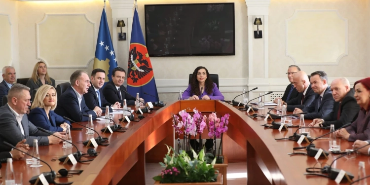 Pako për buxhetin që do të t’i jepte kreditin asaj? Si u bë Osmani pjesë e ”bisedave të fshehta” mes partive